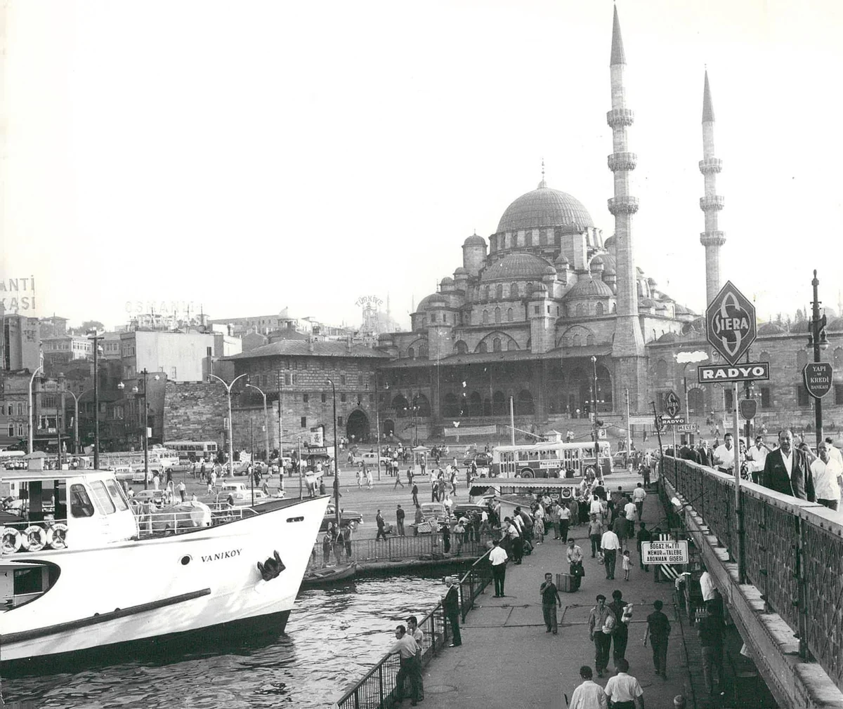 Galata Köprüsü, Eminönü ve Vaniköy Vapuru / 1967