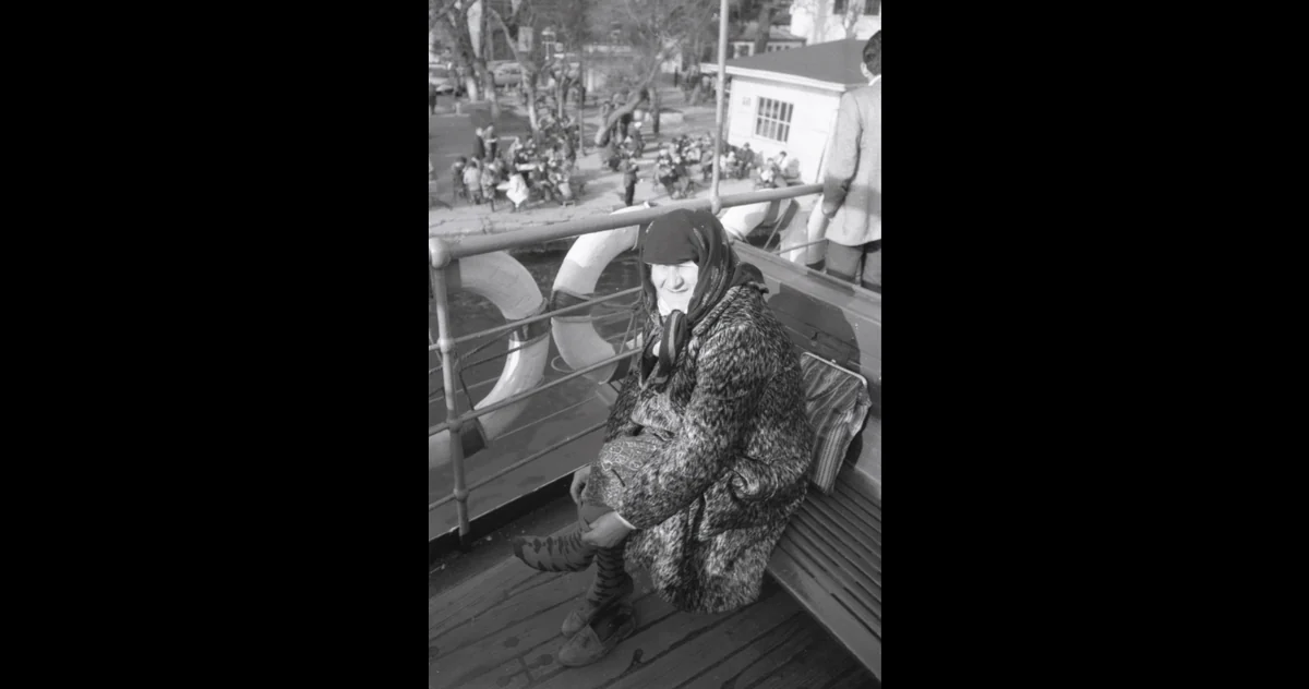 Anadolu Kavağı vapurunda yaşlı kadın, 1983